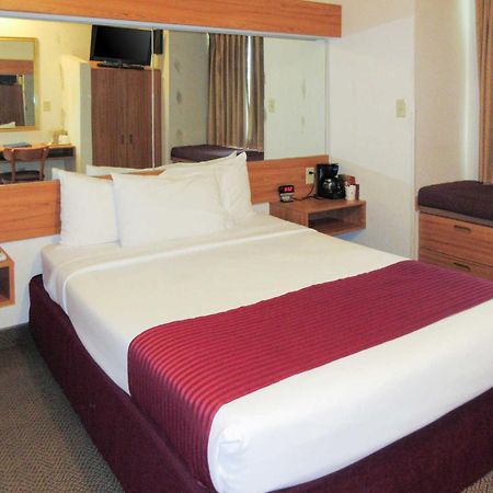 Quality Inn & Suites Robbinsville Bagian luar foto