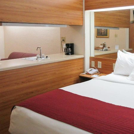 Quality Inn & Suites Robbinsville Bagian luar foto
