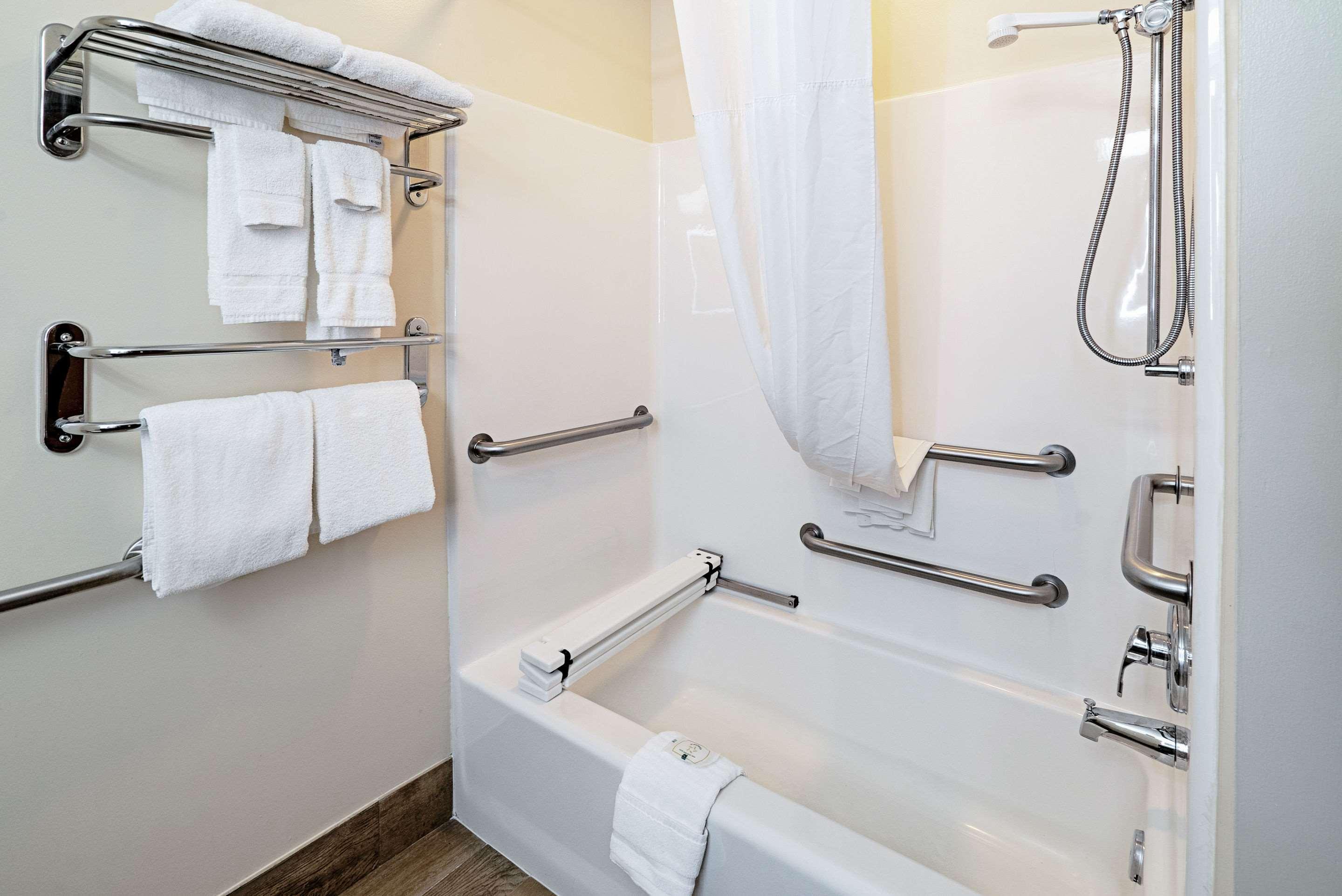 Quality Inn & Suites Robbinsville Bagian luar foto