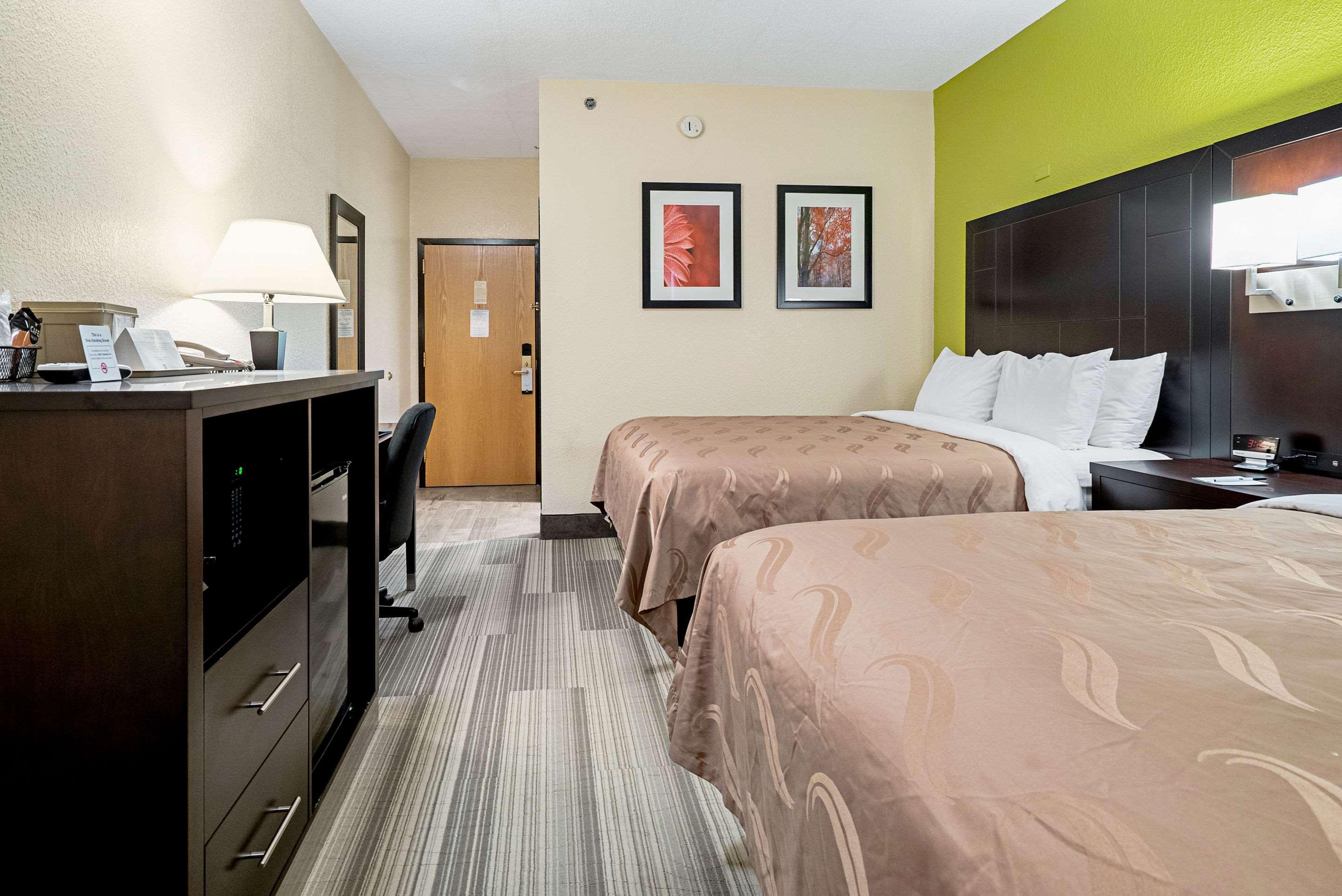 Quality Inn & Suites Robbinsville Bagian luar foto