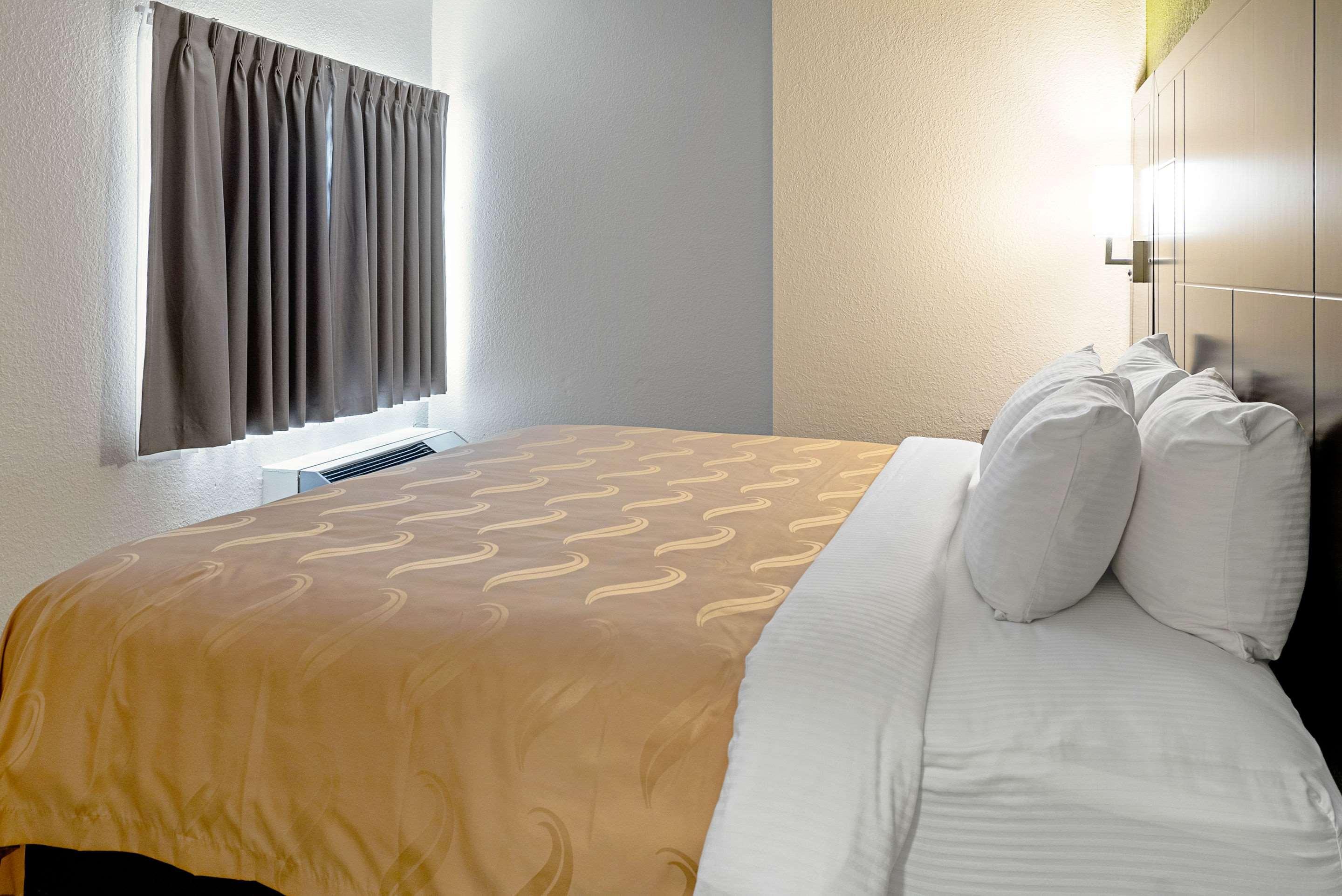 Quality Inn & Suites Robbinsville Bagian luar foto