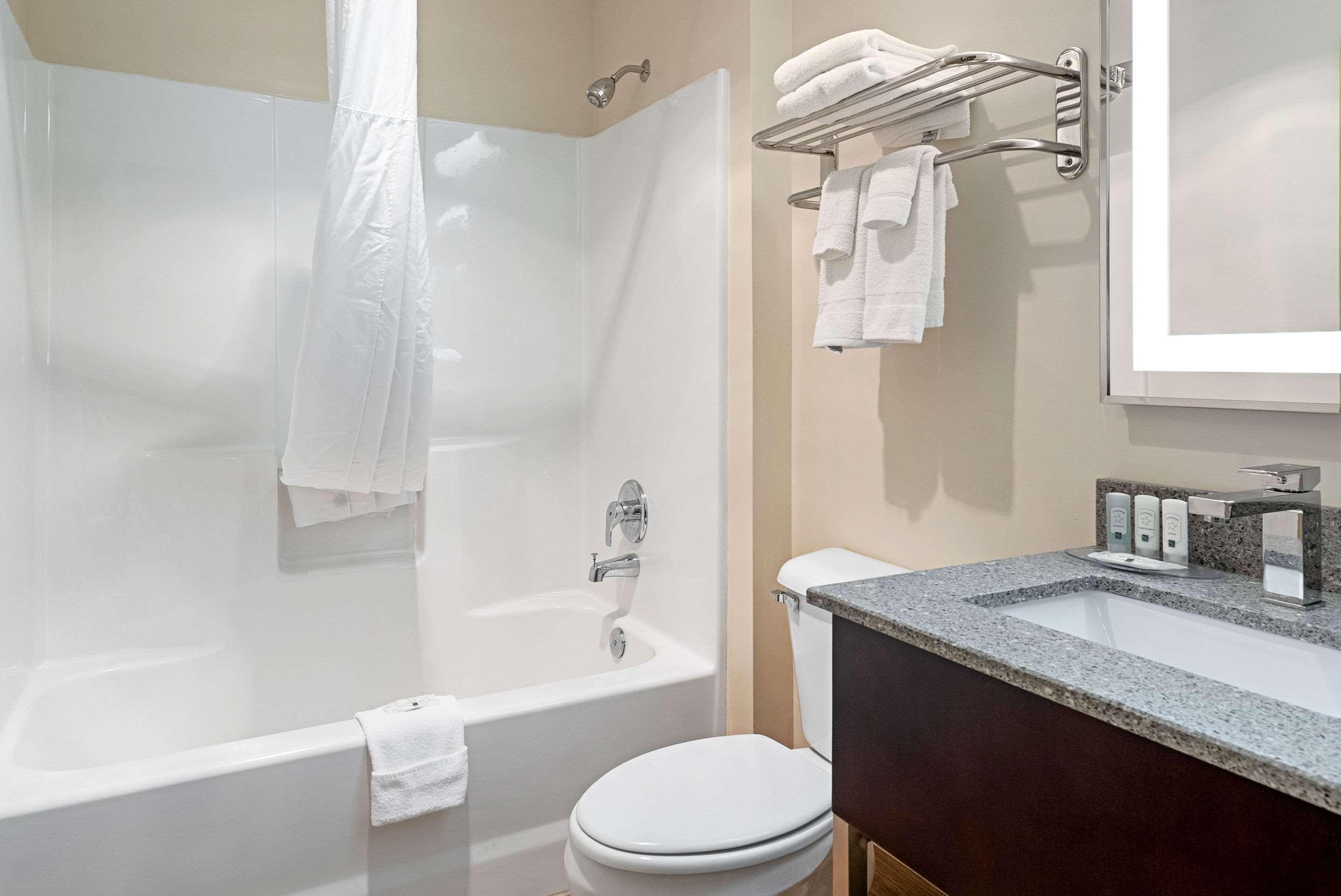 Quality Inn & Suites Robbinsville Bagian luar foto