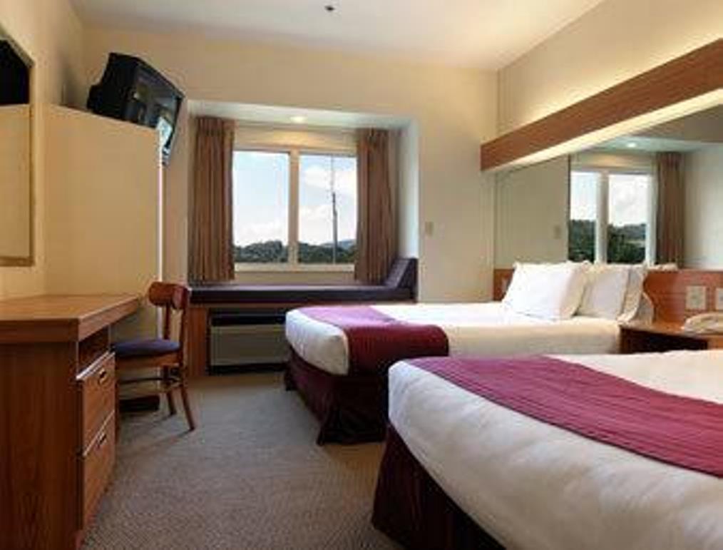 Quality Inn & Suites Robbinsville Bagian luar foto