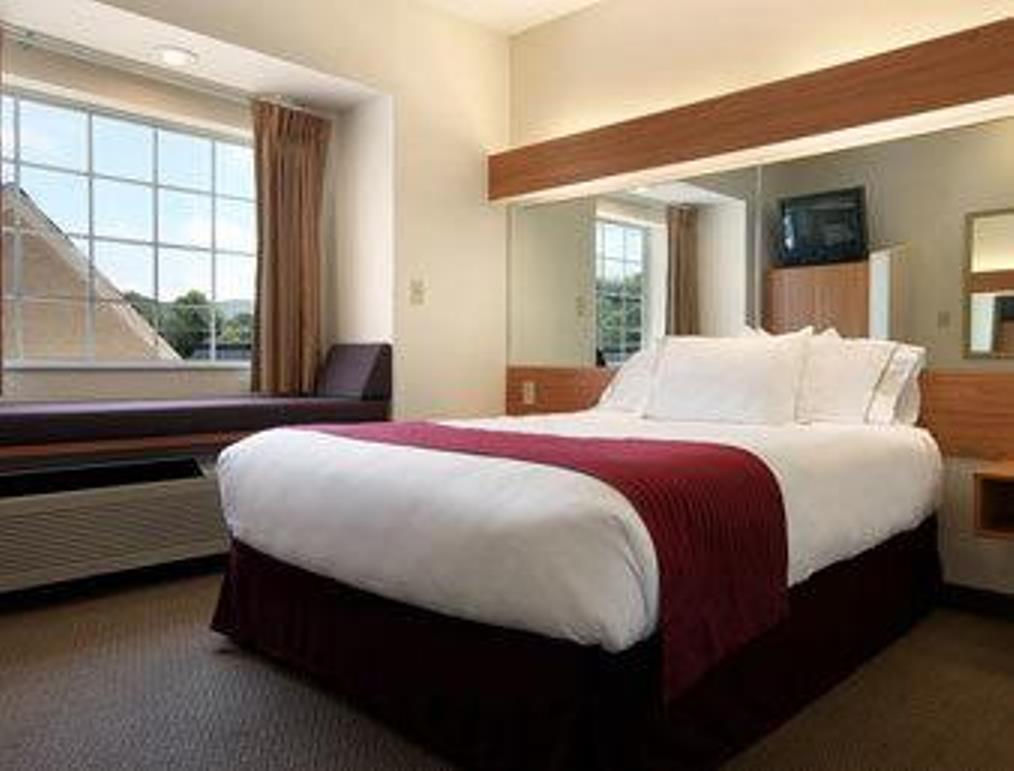 Quality Inn & Suites Robbinsville Bagian luar foto