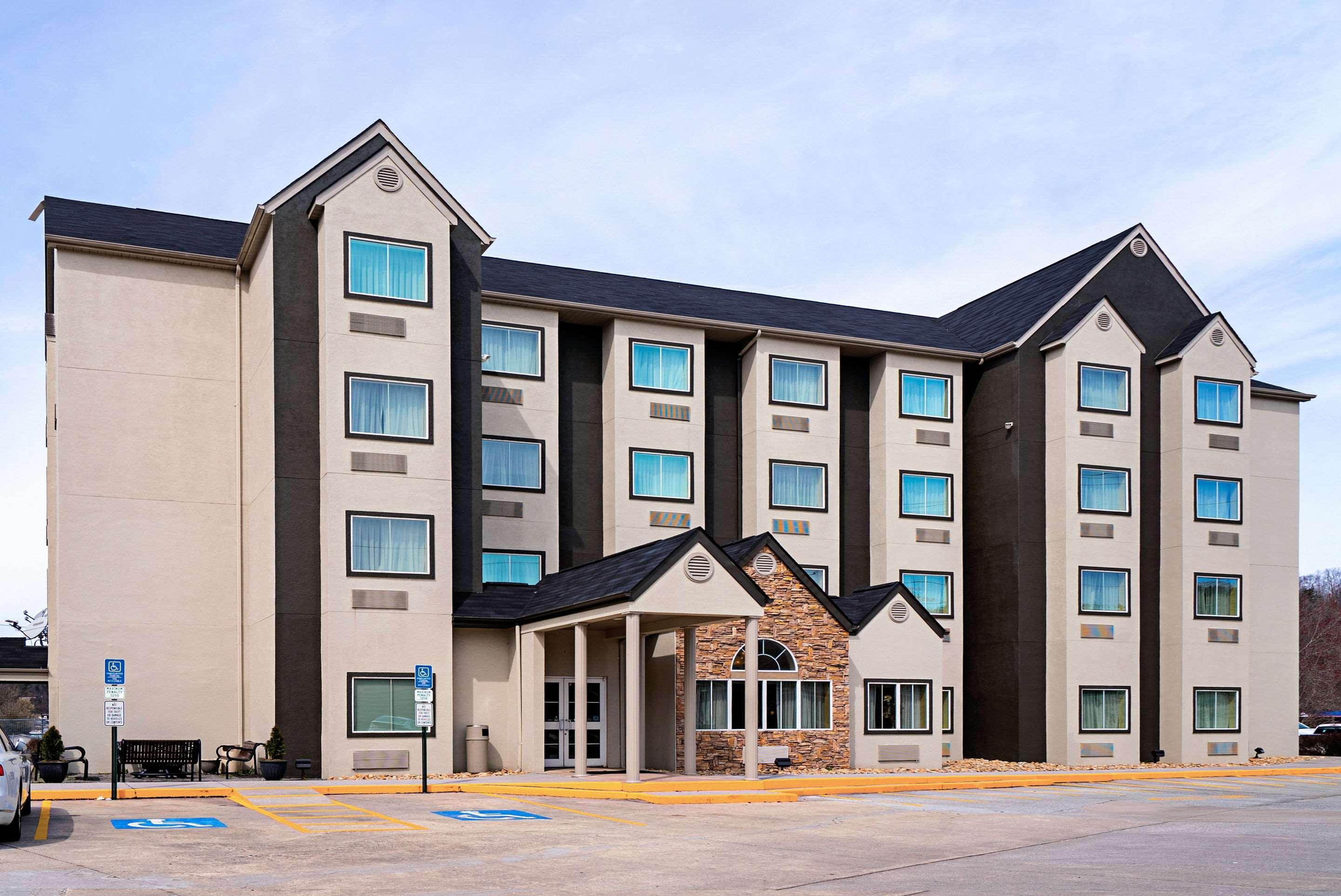 Quality Inn & Suites Robbinsville Bagian luar foto