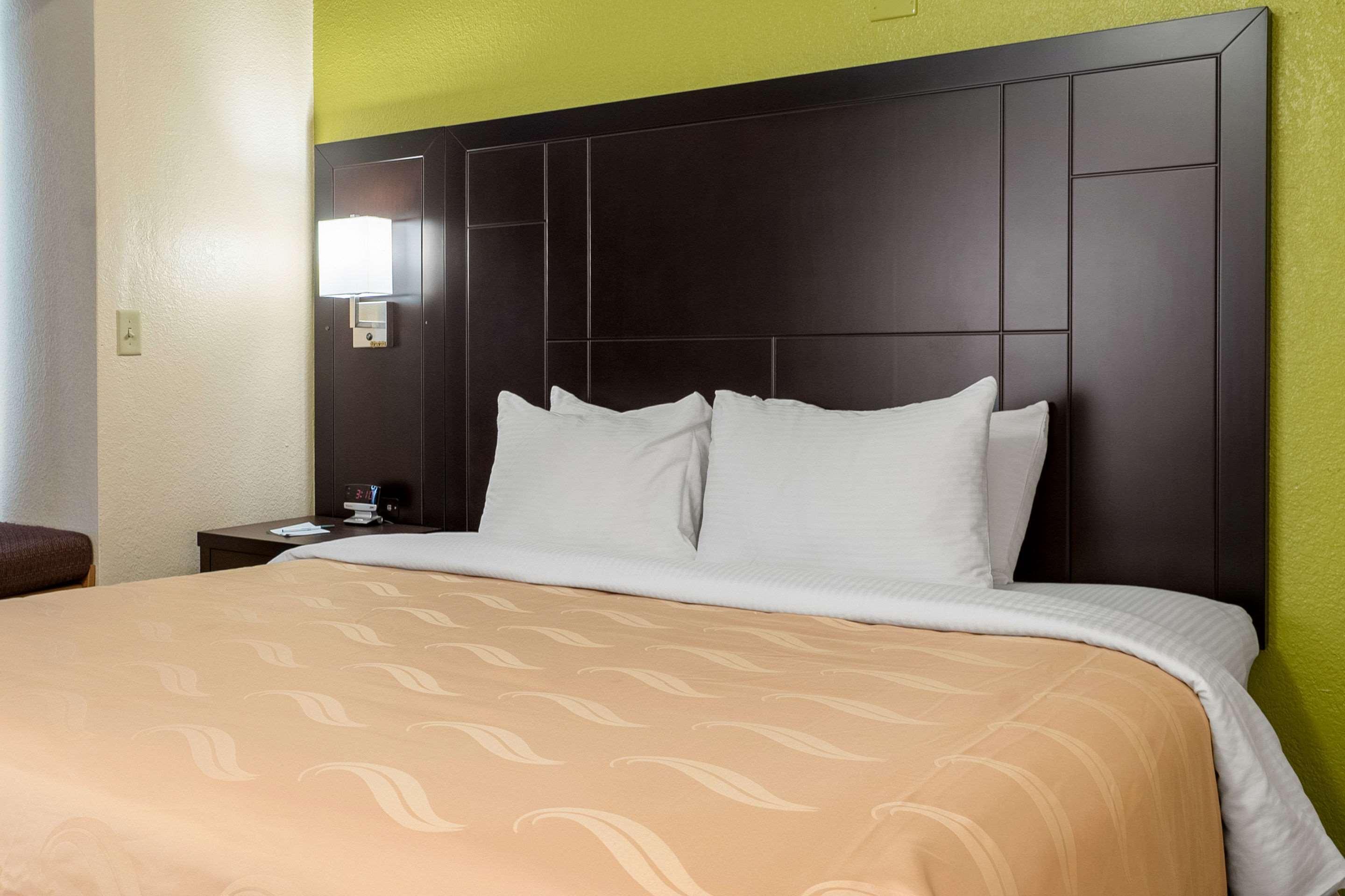 Quality Inn & Suites Robbinsville Bagian luar foto