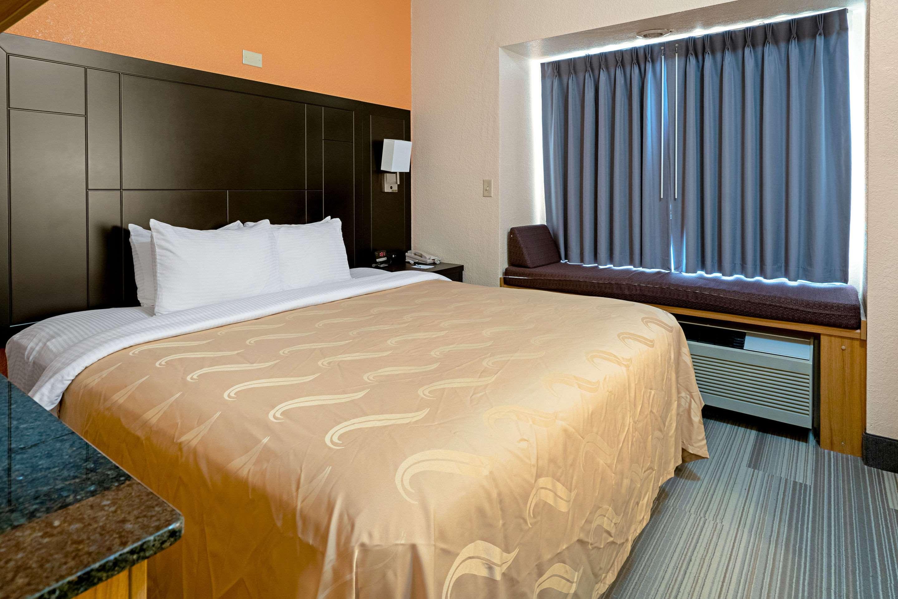 Quality Inn & Suites Robbinsville Bagian luar foto