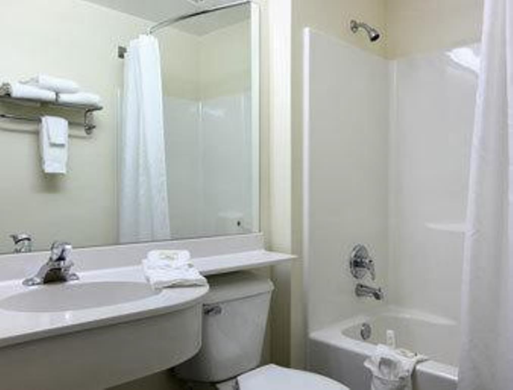 Quality Inn & Suites Robbinsville Bagian luar foto
