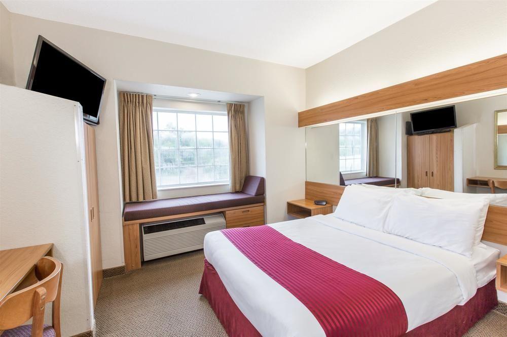 Quality Inn & Suites Robbinsville Bagian luar foto