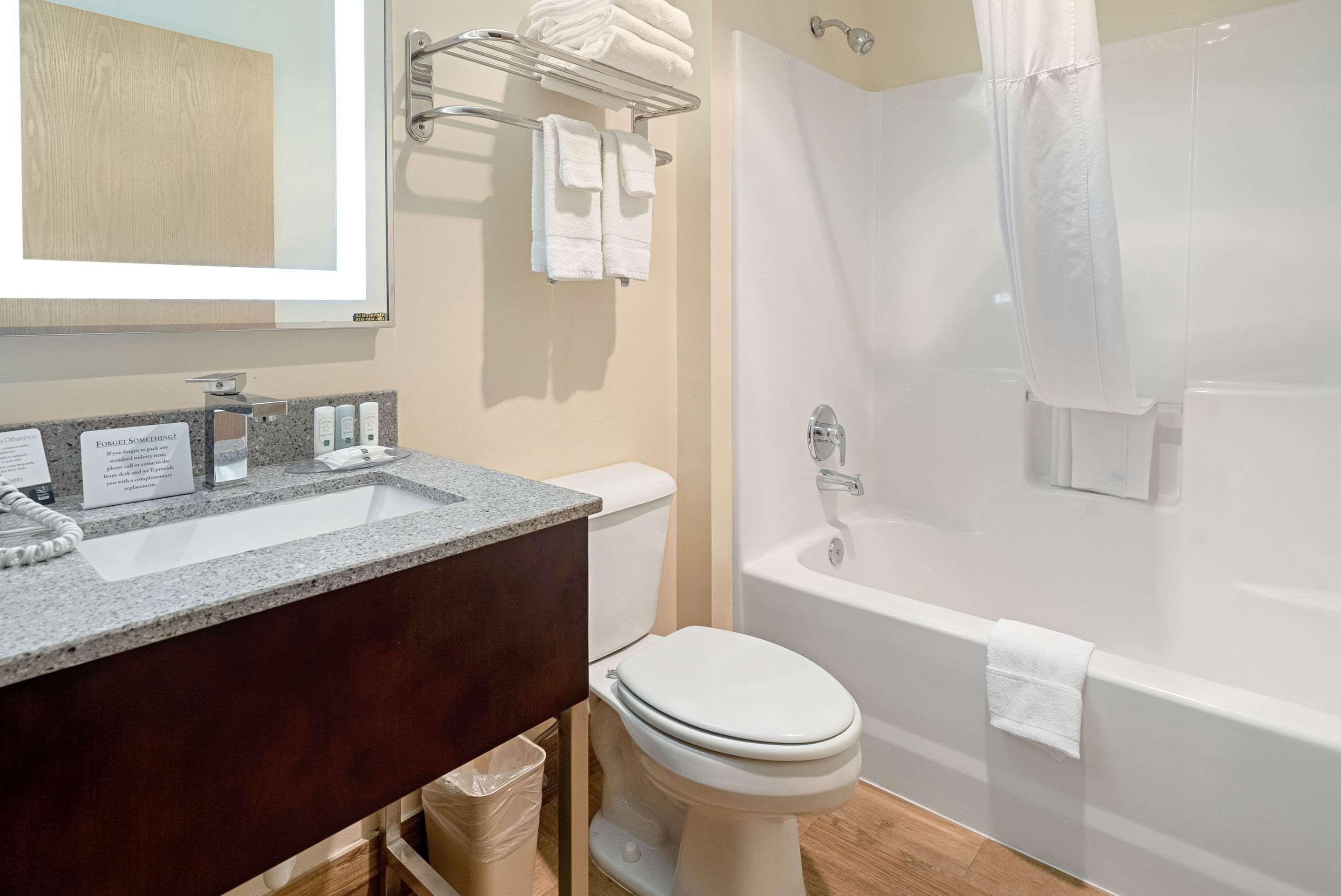 Quality Inn & Suites Robbinsville Bagian luar foto