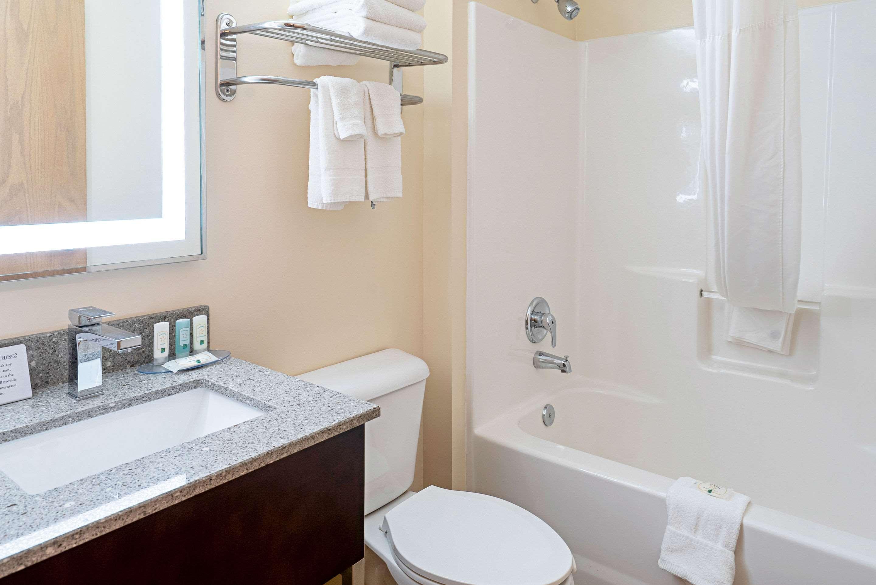 Quality Inn & Suites Robbinsville Bagian luar foto