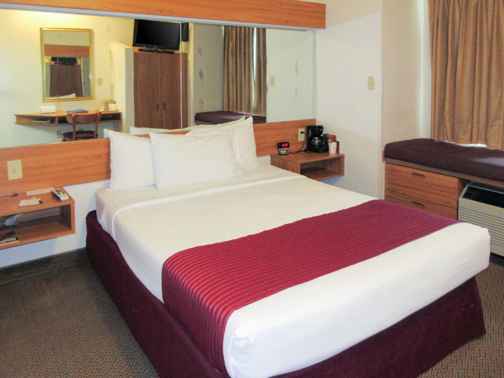 Quality Inn & Suites Robbinsville Bagian luar foto