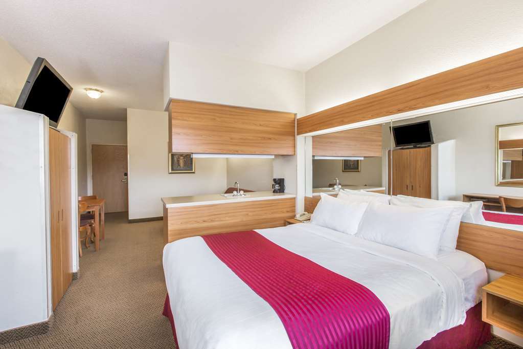 Quality Inn & Suites Robbinsville Ruang foto
