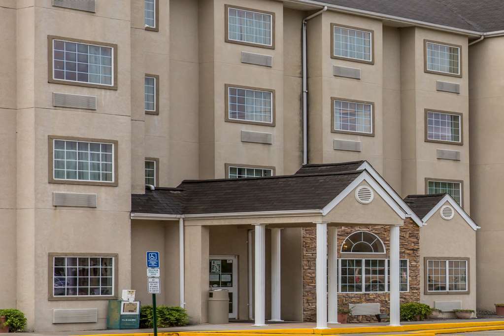 Quality Inn & Suites Robbinsville Bagian luar foto