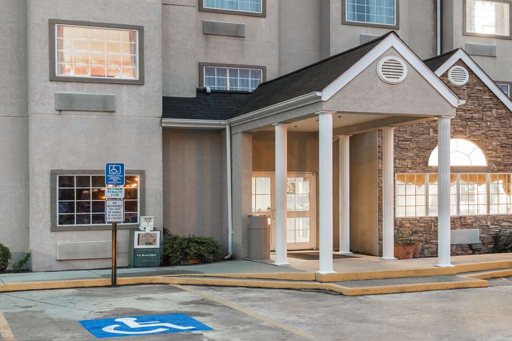 Quality Inn & Suites Robbinsville Bagian luar foto