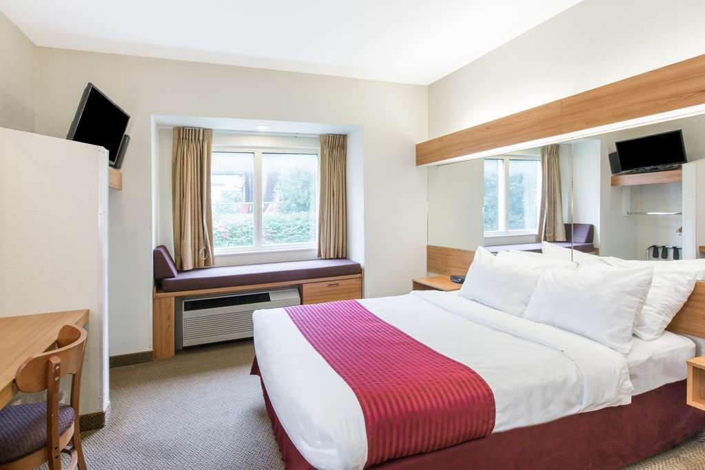 Quality Inn & Suites Robbinsville Ruang foto